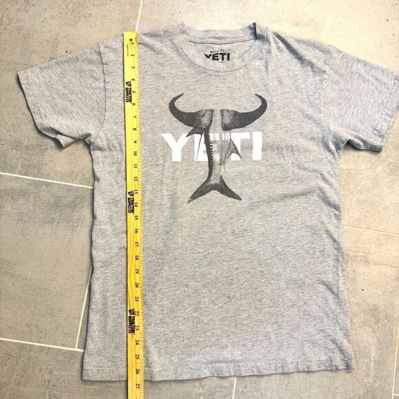 YETI Coolers Cape Buffalo Tarpon Logo T-Shirt - Gray - Men’s Medium - Picture 2 of 6